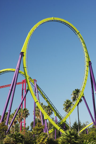 过山车、游乐园的环形过山车图片下载