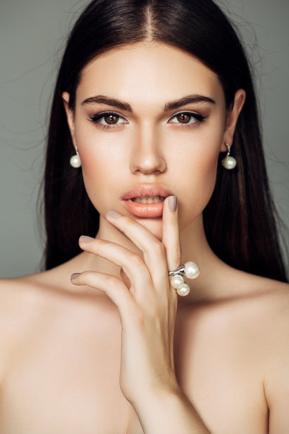 一个清新可爱的女人的肖像。图片下载