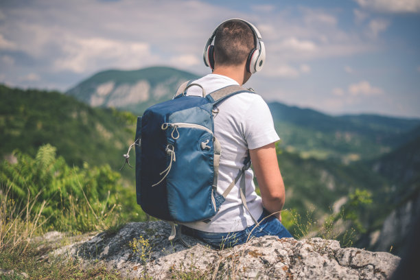 享受音乐和自然图片下载