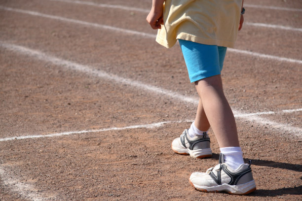 孩子站在起跑线上图片下载