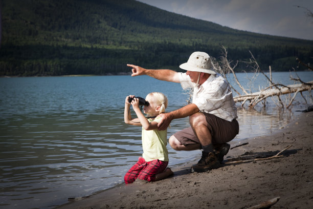 爷爷和孙女图片下载