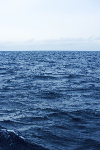 波涛汹涌的海面图片下载