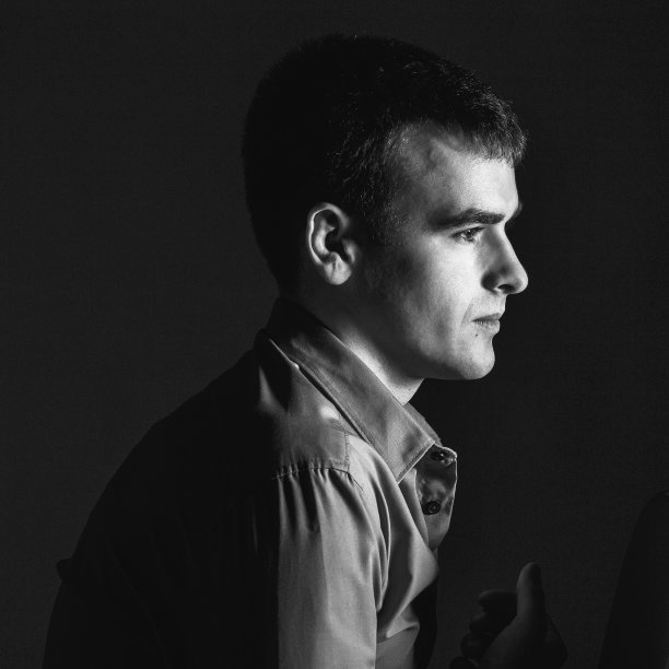 一半的脸图片下载