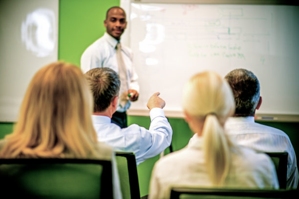 非裔美国讲师听问题图片下载