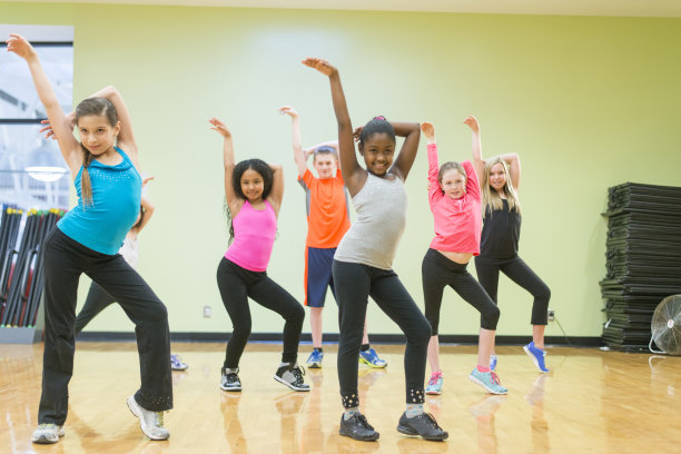 孩子们跳舞健身图片下载