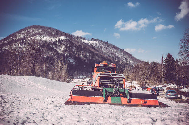 雪地履带式车辆图片下载