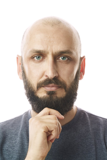 光头络腮胡男人像图片下载