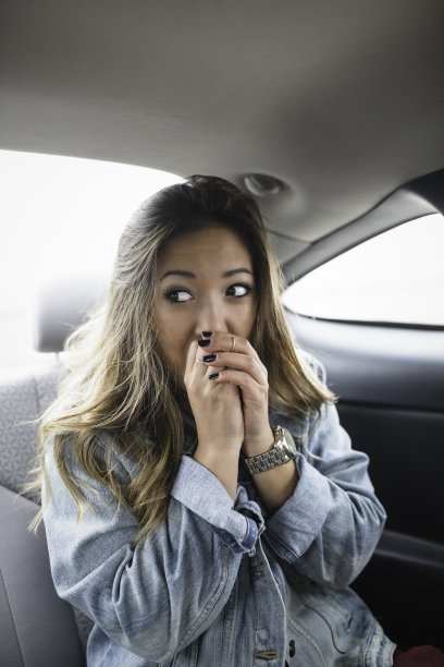 少年冷手图片下载