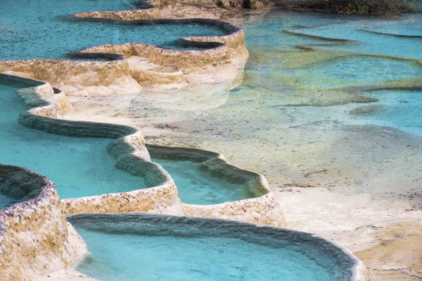 黄龙石灰华池塘图片下载