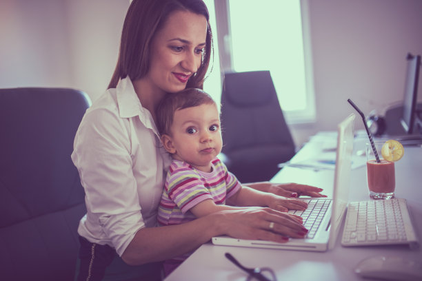 带孩子上班日图片下载
