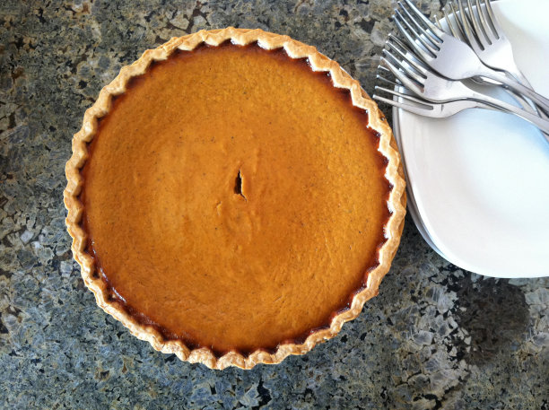 准备上桌的南瓜派图片下载