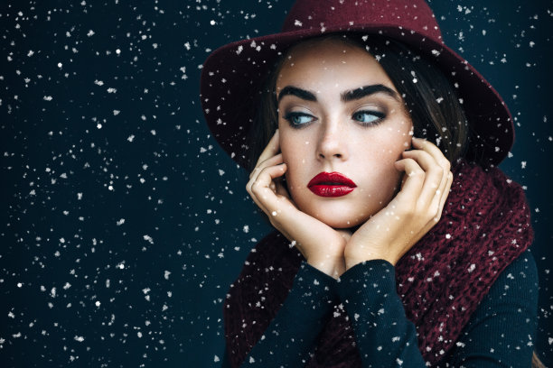 年轻漂亮的女人图片下载