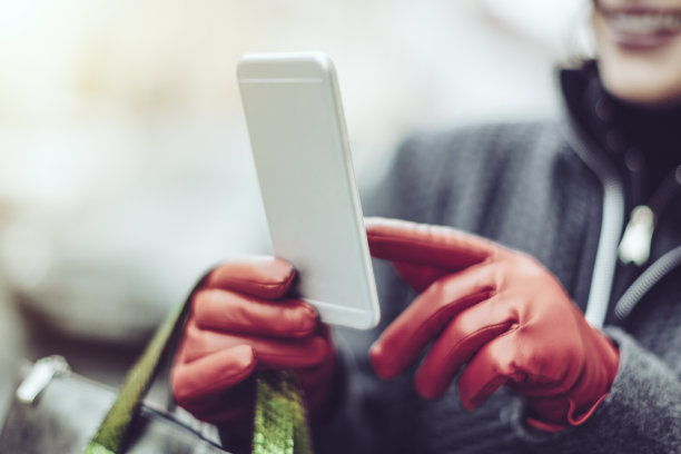 美女在城里购物图片下载