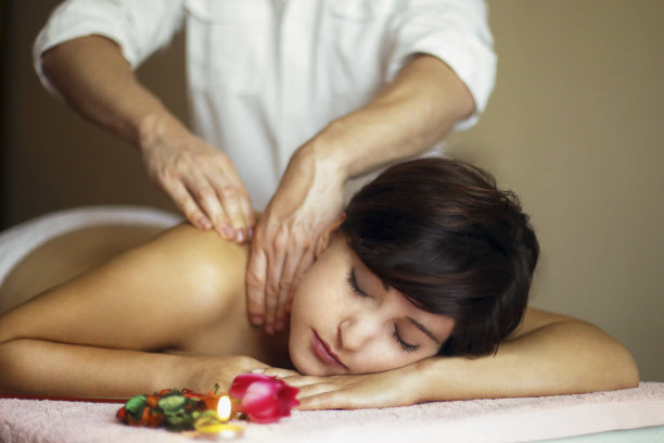 享受按摩图片下载