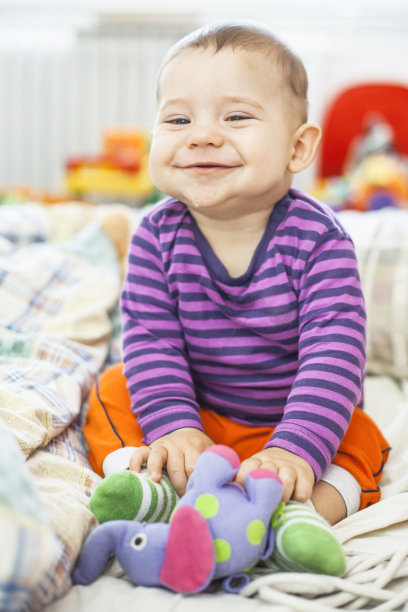 小男孩玩图片下载