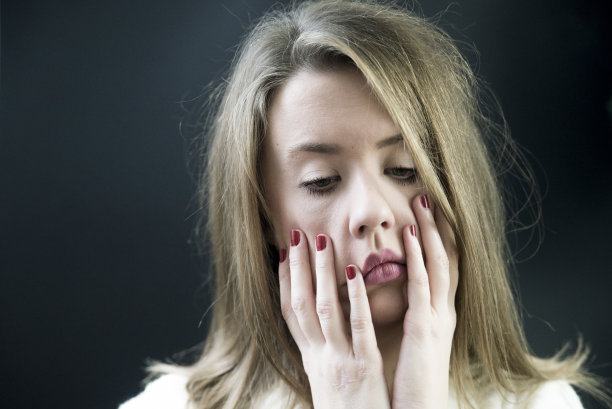 抑郁的女人照片图片下载