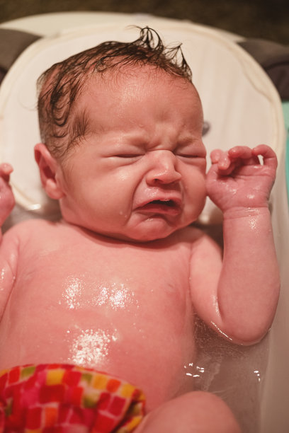 女婴Bathtime图片下载