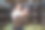 一个年轻的歌手在录音室录制一个轨道的特写图片下载