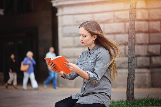 学生学习外图片下载
