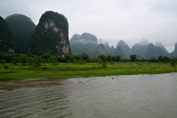 中国广西漓江山景和雾景图片下载