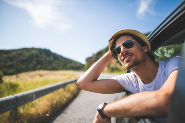 旅途愉快图片下载