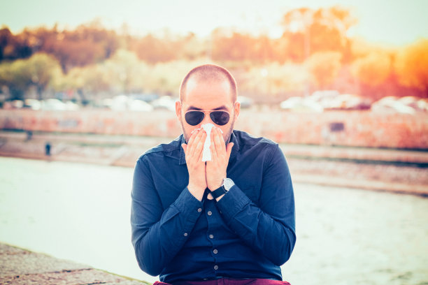 年轻商人得了流感图片下载