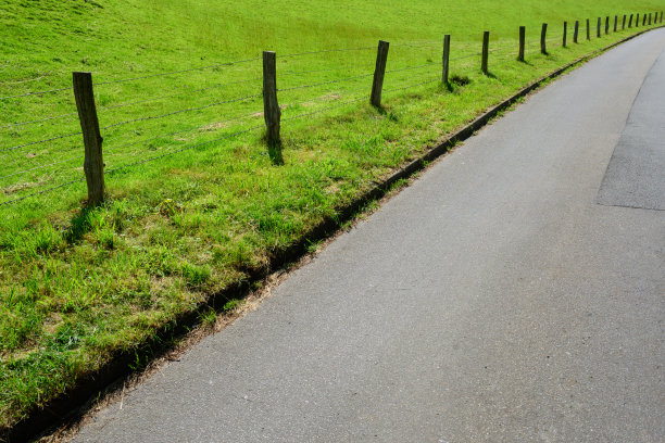 篱笆和道路图片下载
