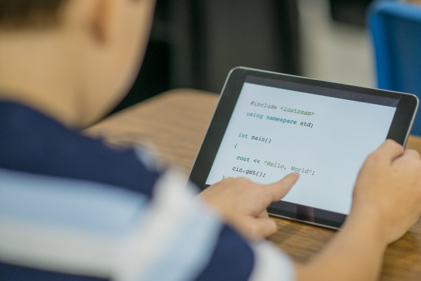 年轻的程序员图片下载