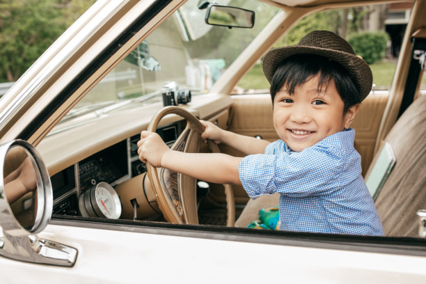 给你的车买最好的汽车保险图片下载