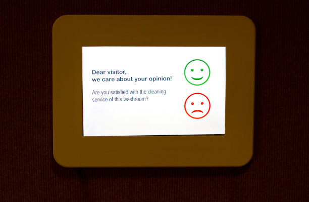 在机场对浴室反馈标志/监视器进行数字评分图片下载