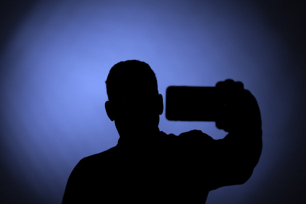 一个男人的剪影图片下载