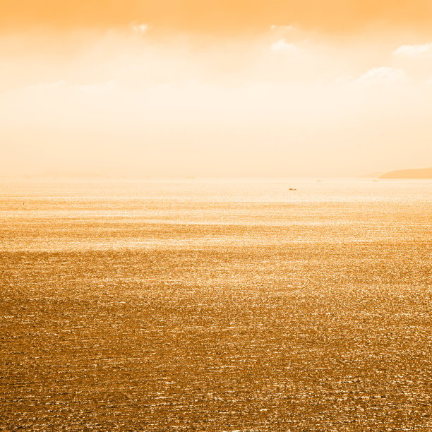 以海上日落为背景图片下载