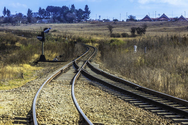 两条铁路合二为一图片下载