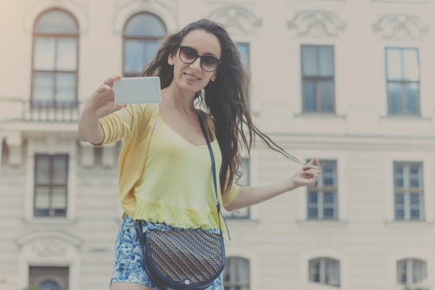 旅游的女人有问题图片下载