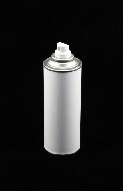 白色喷雾罐，黑色背景，带有拷贝空间图片下载