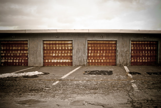 废弃的车库存储图片下载