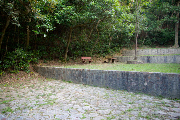 公园里的木椅图片下载