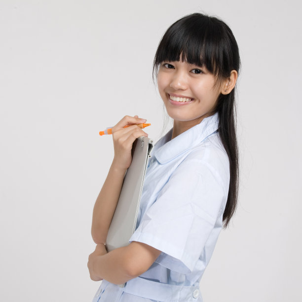 年轻女护士写作，工作室肖像图片下载