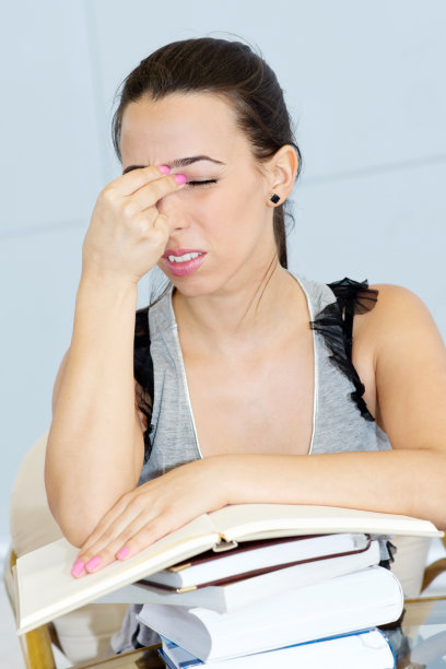 女学生头痛图片下载