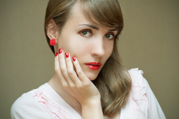 年轻女子肖像图片下载