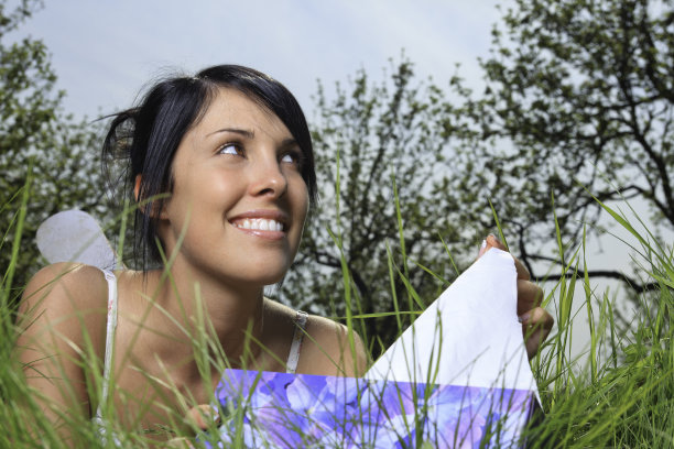夏天的田野-女人手帕图片下载