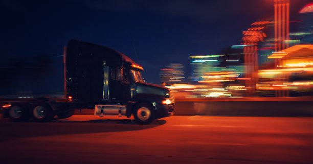 晚上半卡车图片下载