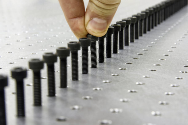 拧着无限的螺丝图片下载