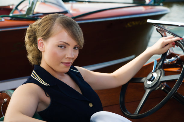 经典的船的女孩图片下载