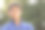穿着蓝色衬衫的汗津津的男人看着摄像机图片下载