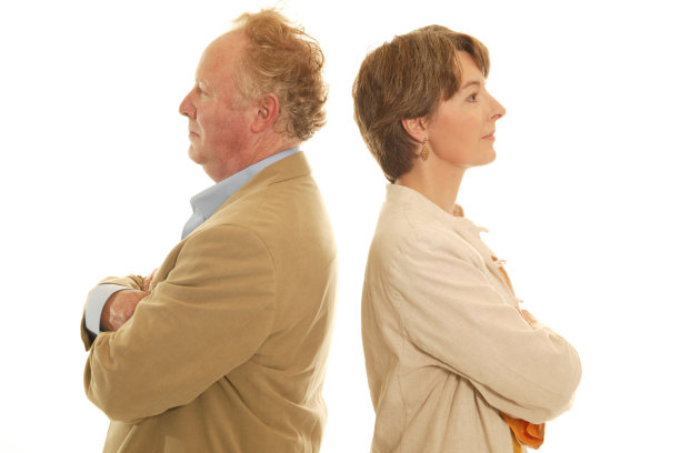 一对成熟的情侣背对背图片下载