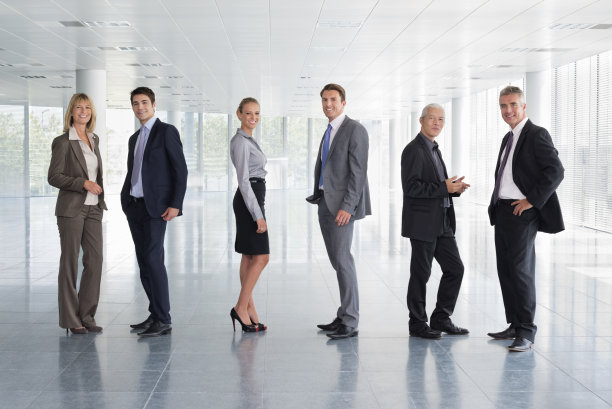 多民族商务人士讨论图片下载