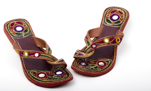 手工制作的白色印第安鞋图片下载