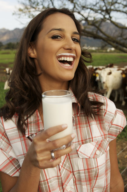 牛奶女保洁员图片下载