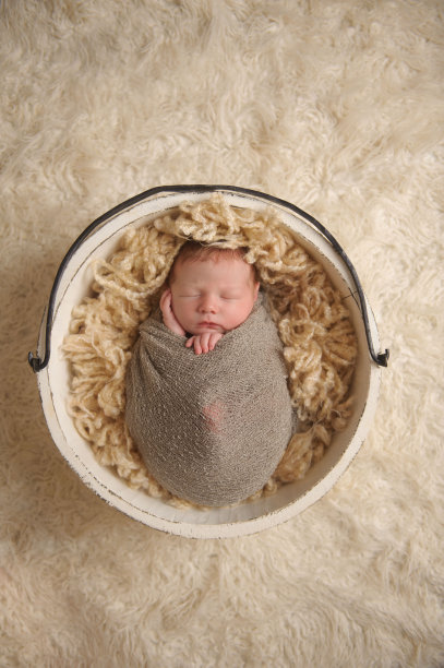 新生男孩睡觉图片下载